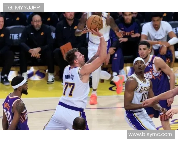 太阳连追两局，与湖人展开殊死战役