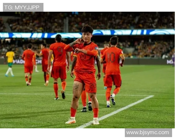 国足惨败香港七球失利引发球迷热议与反思