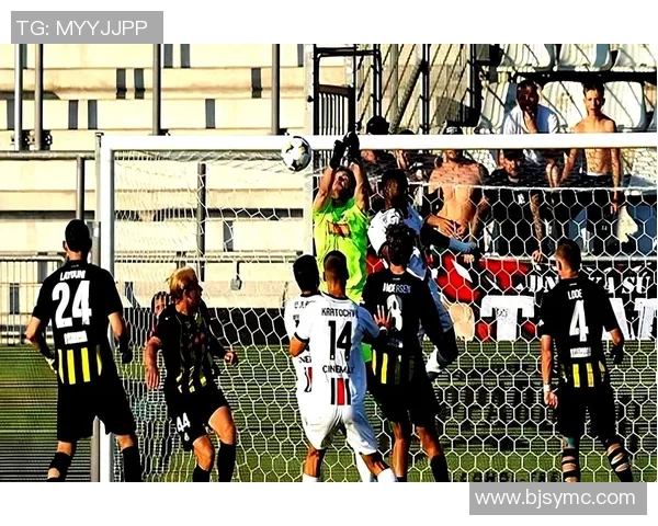 斯拉维亚与巴萨激战正酣谁能在欧冠赛场笑到最后